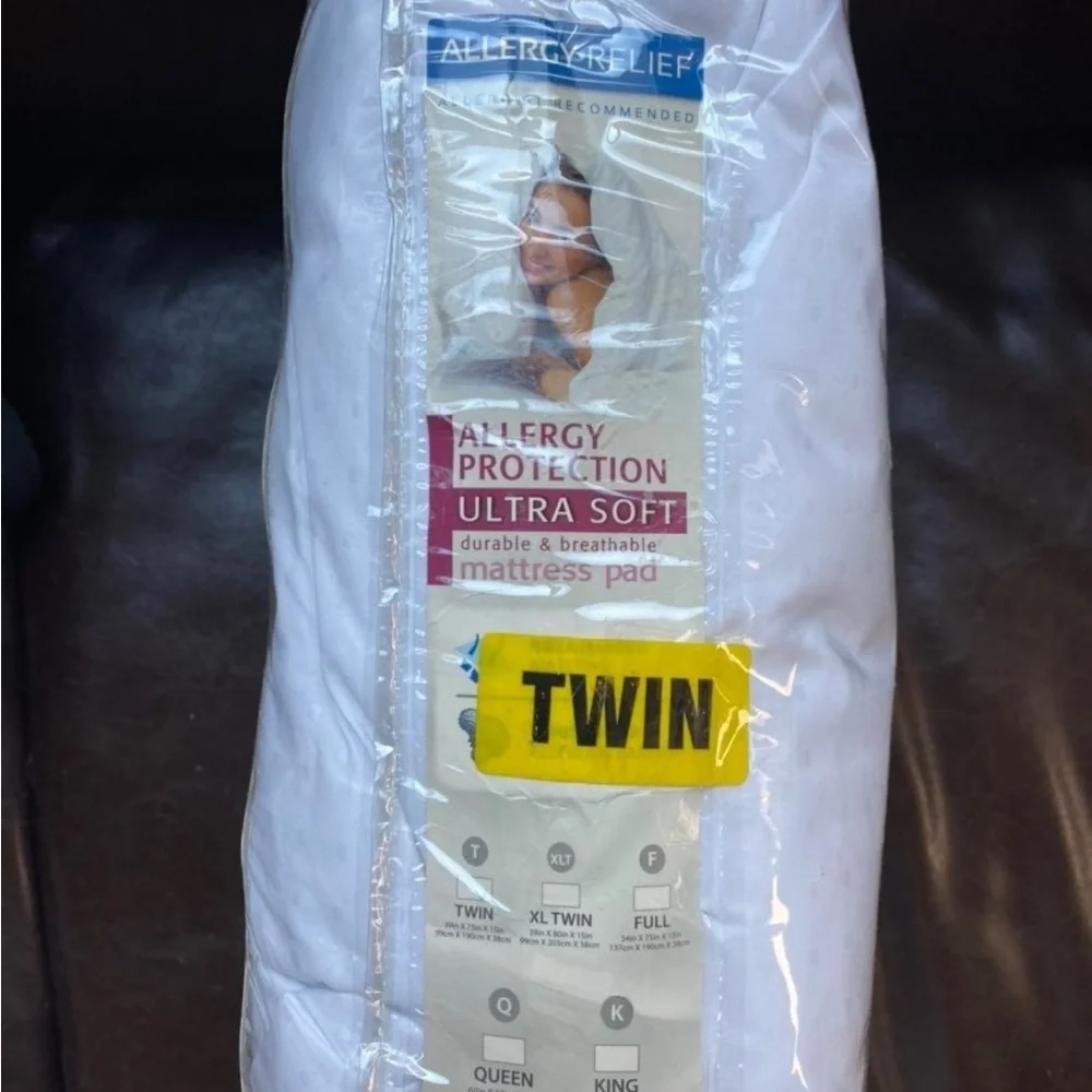 Allergy relief mattress protector